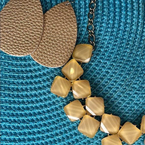 Geometric Necklace and Earrings Set, Beige and Metallic Grey Copper.Muted colors - Picture 9 of 10